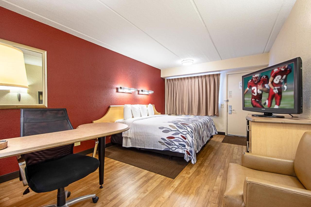 Red Roof Inn Greensboro Coliseum Exterior foto