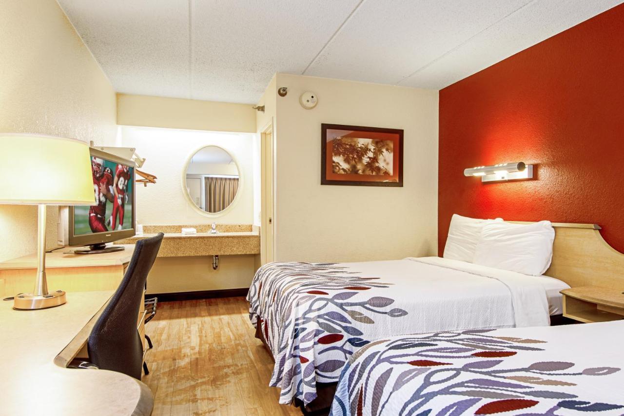 Red Roof Inn Greensboro Coliseum Exterior foto